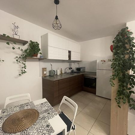 Ashdod City Center 2-Rooms Apartment, 15Min Walk To The Beach Bagian luar foto