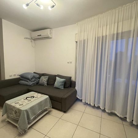 Ashdod City Center 2-Rooms Apartment, 15Min Walk To The Beach Bagian luar foto