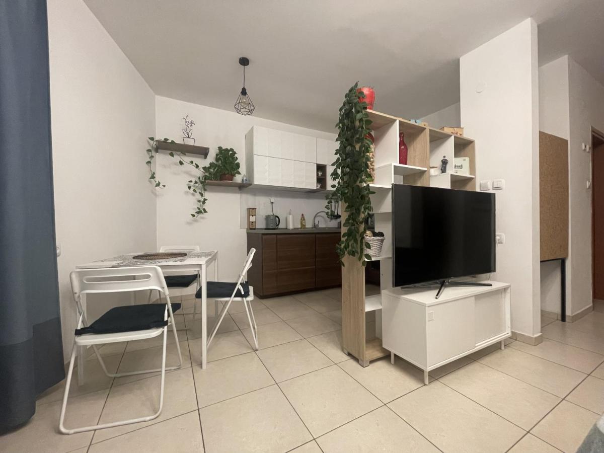 Ashdod City Center 2-Rooms Apartment, 15Min Walk To The Beach Bagian luar foto