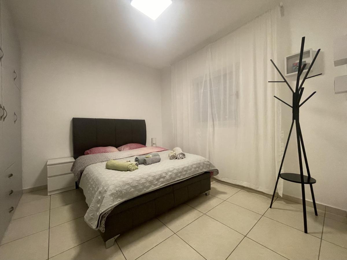 Ashdod City Center 2-Rooms Apartment, 15Min Walk To The Beach Bagian luar foto